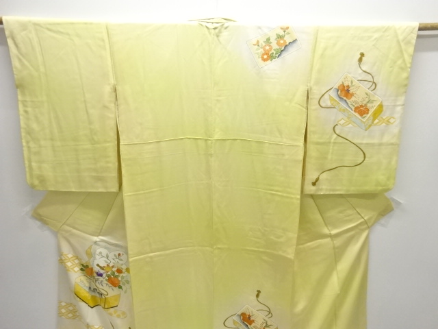  手箱に草花模様訪問着